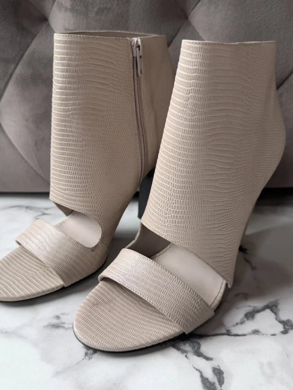 Vince Sansa Light Gray Leather Open Toe Bootie Heels Size 9.5